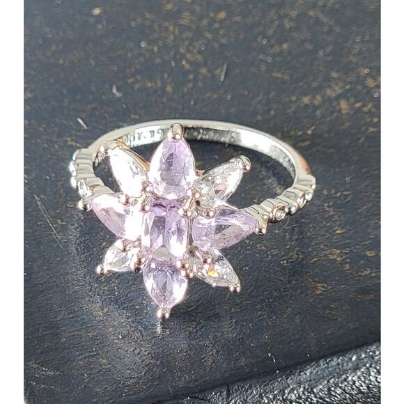 Exquisite Rhodium-Plated Size 9 Floral Ring with Lavender Gemstones - Picture 3 of 11